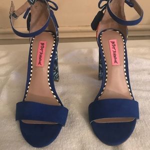 Betsy Johnson flower Heels